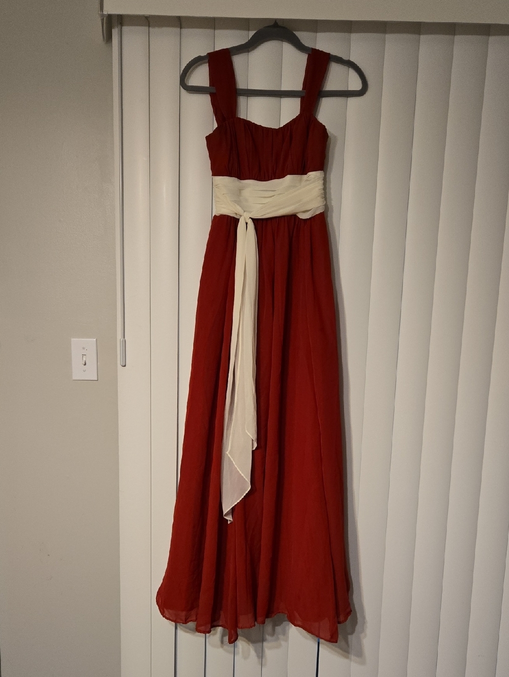 Womens Size 2 Formal Gown Red And Cream